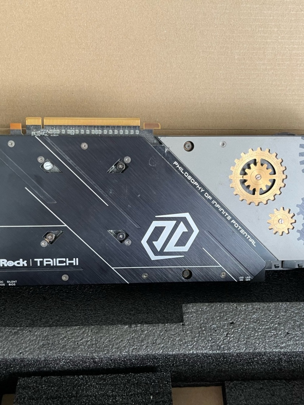 ASRock Taichung Radeon RX 5700 XT - Picture 6 of 6